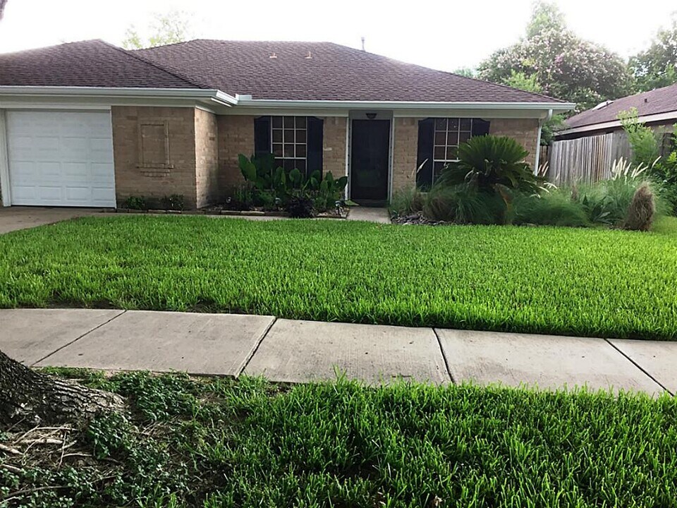 12643 Westella Dr in Houston, TX - Building Photo