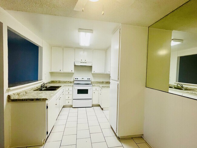 1300 Saratoga Ave in Ventura, CA - Building Photo - Building Photo