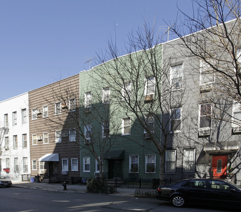 73 Engert Ave in Brooklyn, NY - Foto de edificio