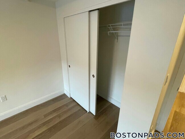 1079 Commonwealth Ave, Unit 453 in Boston, MA - Foto de edificio - Building Photo