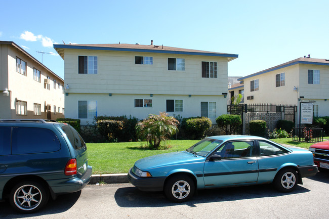 7338 Vista Del Monte Ave in Van Nuys, CA - Building Photo - Building Photo