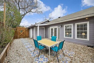 211 Lessin Ln in Austin, TX - Building Photo