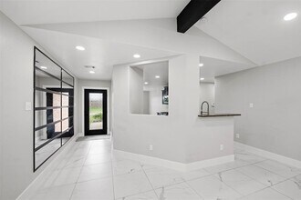 9811 North St in Rosharon, TX - Building Photo - Building Photo