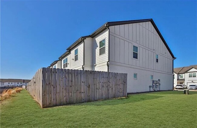 76 Auburn Run Ln in Auburn, GA - Building Photo - Building Photo