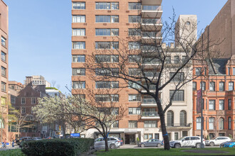 715 Park Ave in New York, NY - Building Photo - Building Photo