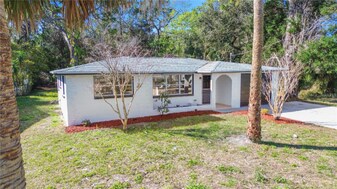 7926 Gulf Way in Hudson, FL - Building Photo