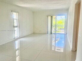 405 S Pine Island Rd in Plantation, FL - Building Photo