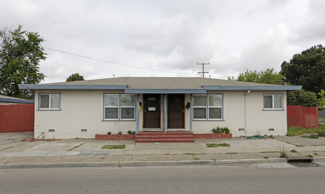 494-496 Orchard Ave in Hayward, CA - Foto de edificio - Building Photo