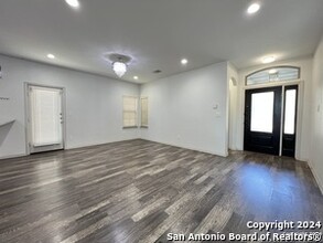 6150 Pecan Tree in San Antonio, TX - Building Photo - Building Photo