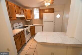 2516 E Auburn St in Philadelphia, PA - Building Photo - Building Photo