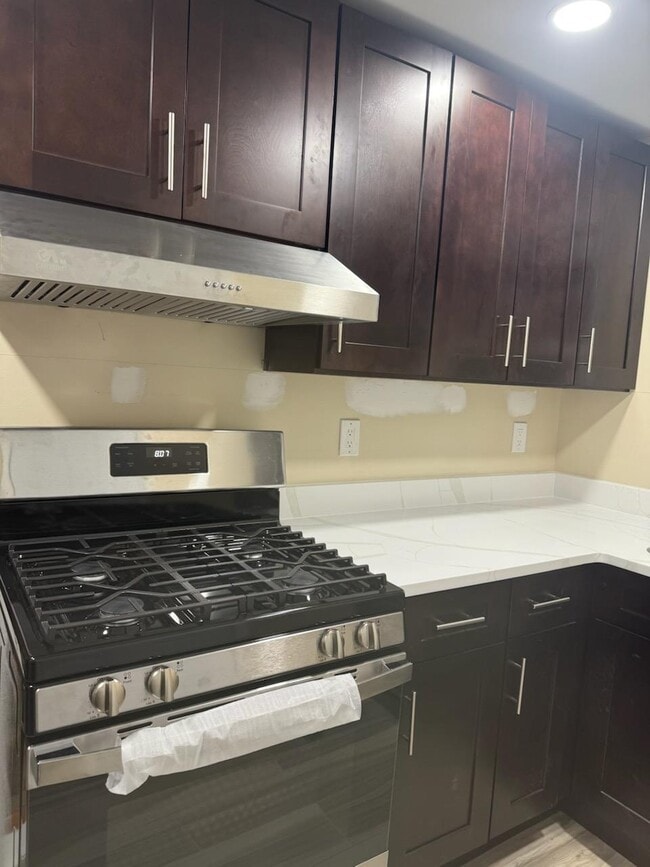 85 Putnam Ave in Valley Stream, NY - Building Photo - Building Photo