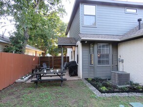 700 Martinique Ave in Dallas, TX - Building Photo - Building Photo