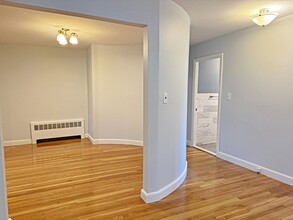 115 Langley Rd, Unit 1 in Newton, MA - Building Photo - Building Photo