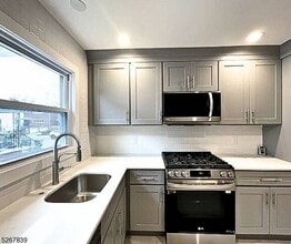 400 Kennedy Dr in Linden, NJ - Building Photo - Building Photo