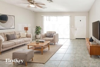 305 NE Floresta Dr in Port St. Lucie, FL - Building Photo - Building Photo