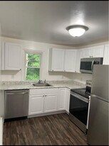 111 Hall St in Leominster, MA - Building Photo