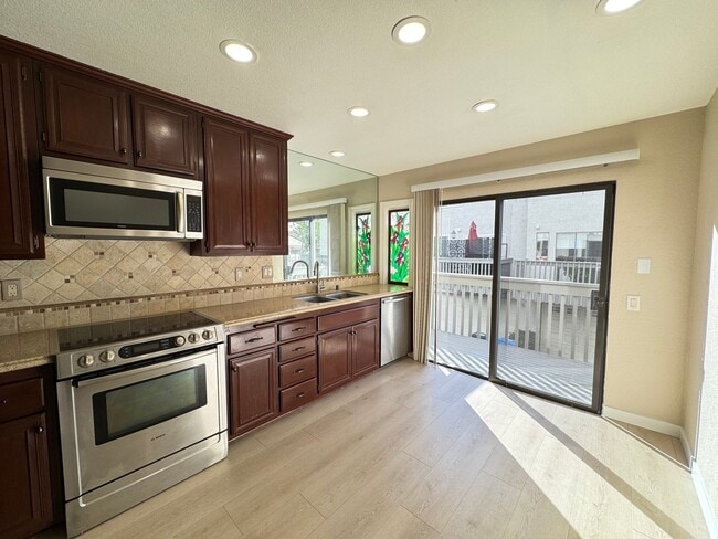 3 Stardust in Irvine, CA - Building Photo - Building Photo