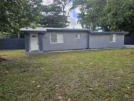 2488 SW 6th Ct in Fort Lauderdale, FL - Building Photo