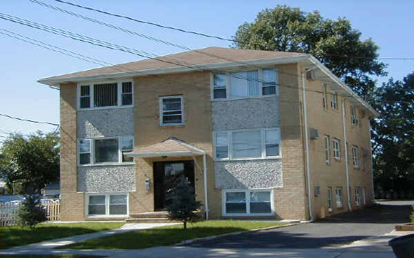 38 W Elizabeth Ave in Linden, NJ - Building Photo - Building Photo