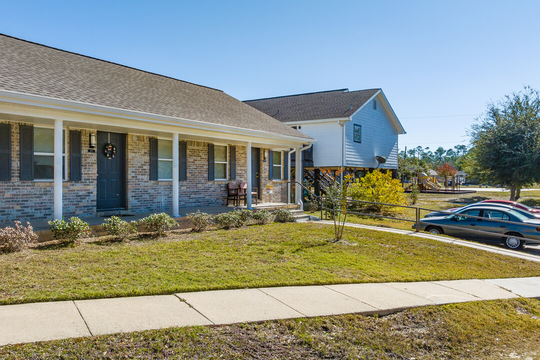 Camille Village in Pass Christian, MS - Foto de edificio