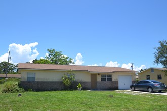 2754 Seneca Ave in Fort Pierce, FL - Building Photo - Building Photo