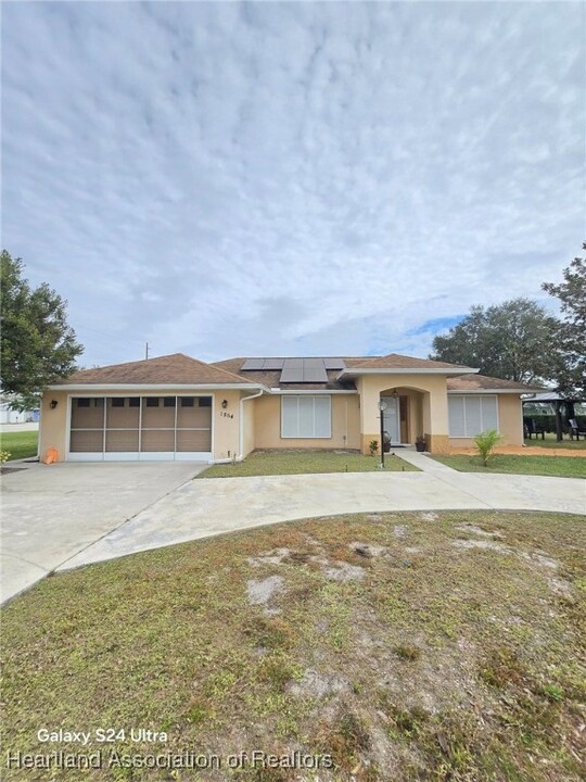 1854 Evergreen St in Sebring, FL - Building Photo