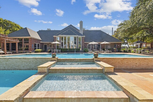 Whispering Creek Villas Apartment Homes