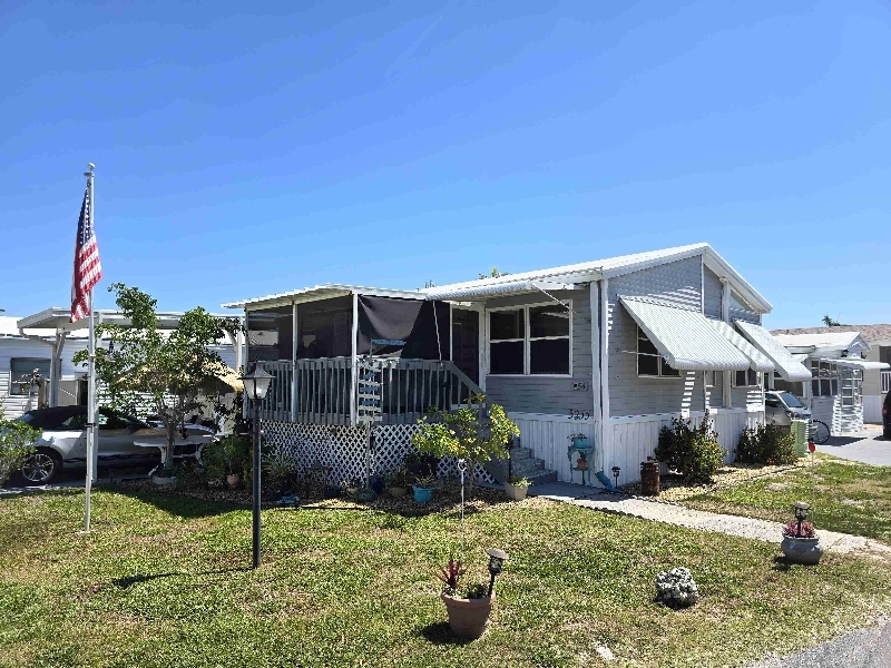 5255 White Sky Cir in Ft. Myers, FL - Building Photo