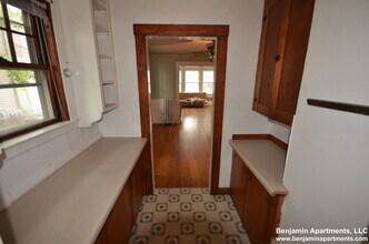 81 Beechcroft St, Unit 1 in Boston, MA - Building Photo - Building Photo