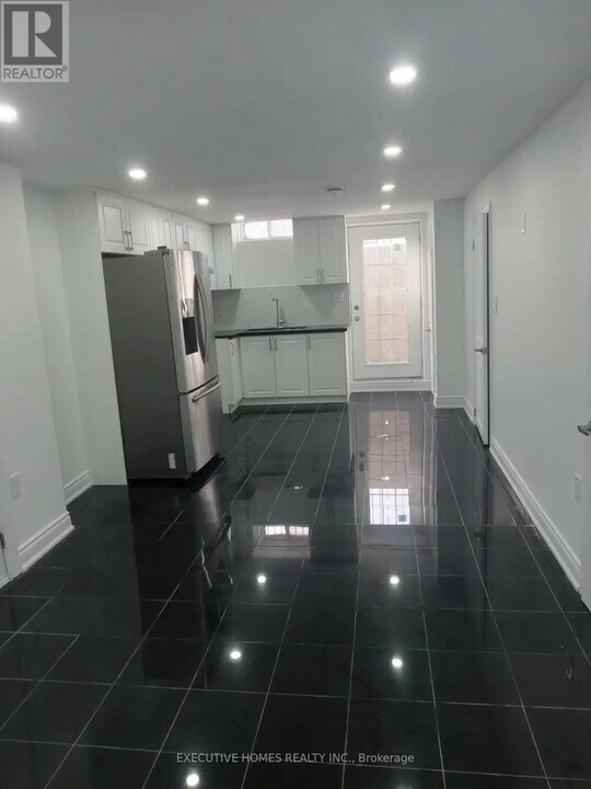 146 Sandyshores Dr in Brampton, ON - Building Photo