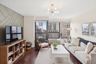 30 E Huron St, Unit 2808 in Chicago, IL - Building Photo - Building Photo
