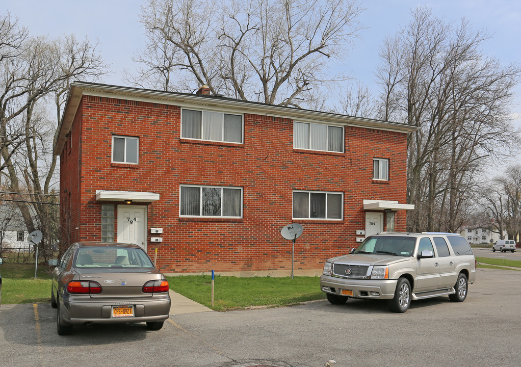 Oak Ridge Estates in Amherst, NY - Building Photo