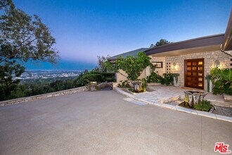 1131 Miradero Rd in Beverly Hills, CA - Building Photo - Building Photo