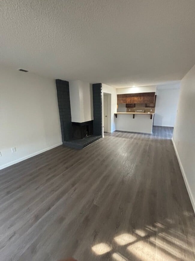 1017 Nimrod Ct-Unit -A in Bakersfield, CA - Building Photo - Building Photo