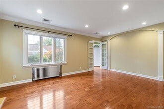 17 Cedar Dr in Farmingdale, NY - Building Photo - Building Photo