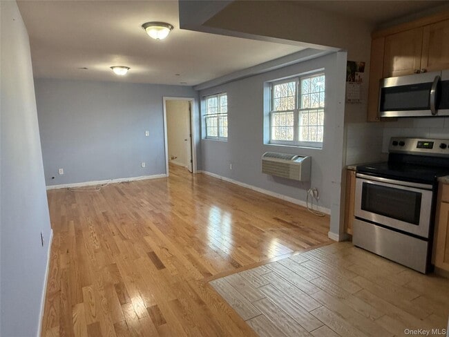 property at 1605 Taylor Ave