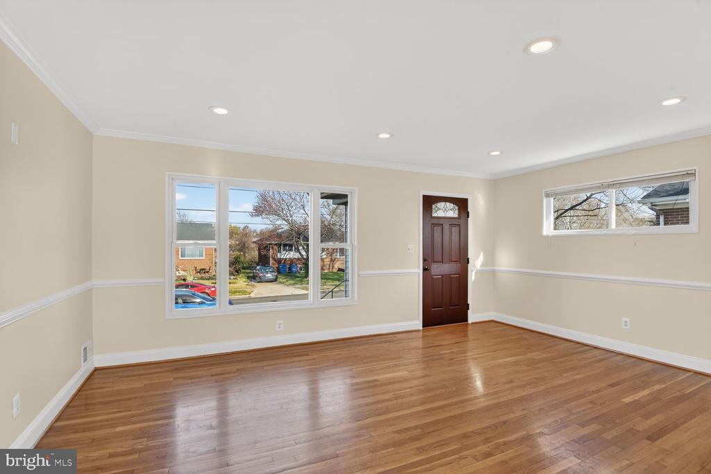 2308 Senator Ave in District Heights, MD - Building Photo
