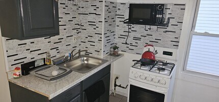 6 4th Ave, Unit #3 Rear apartment in Rensselaer, NY - Building Photo - Building Photo