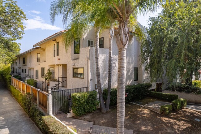 Mentor Townhomes in Pasadena, CA - Foto de edificio - Primary Photo