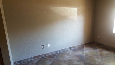2035 S Elm St-Unit -105 in Tempe, AZ - Foto de edificio - Building Photo