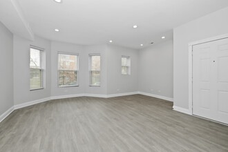 6605 S Kimbark Ave in Chicago, IL - Building Photo - Interior Photo