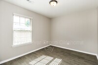613 Talon Dr photo'