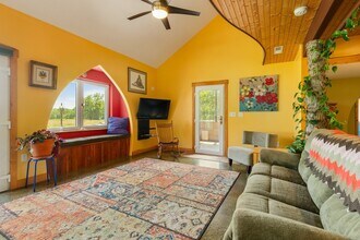 105 Creative Cove in Canton, NC - Building Photo - Building Photo