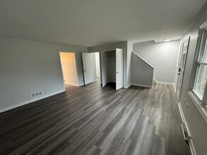 South Hills Square in Pittsburgh, PA - Building Photo - Interior Photo