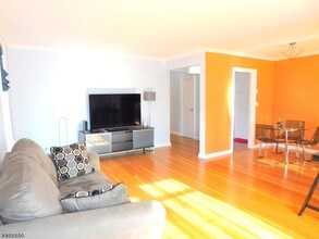 101 Gates Ave-Unit -9 in Montclair, NJ - Building Photo - Building Photo
