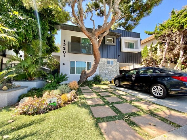 12301-12307 Pacific Ave, Unit 07 03 in Los Angeles, CA - Foto de edificio - Building Photo