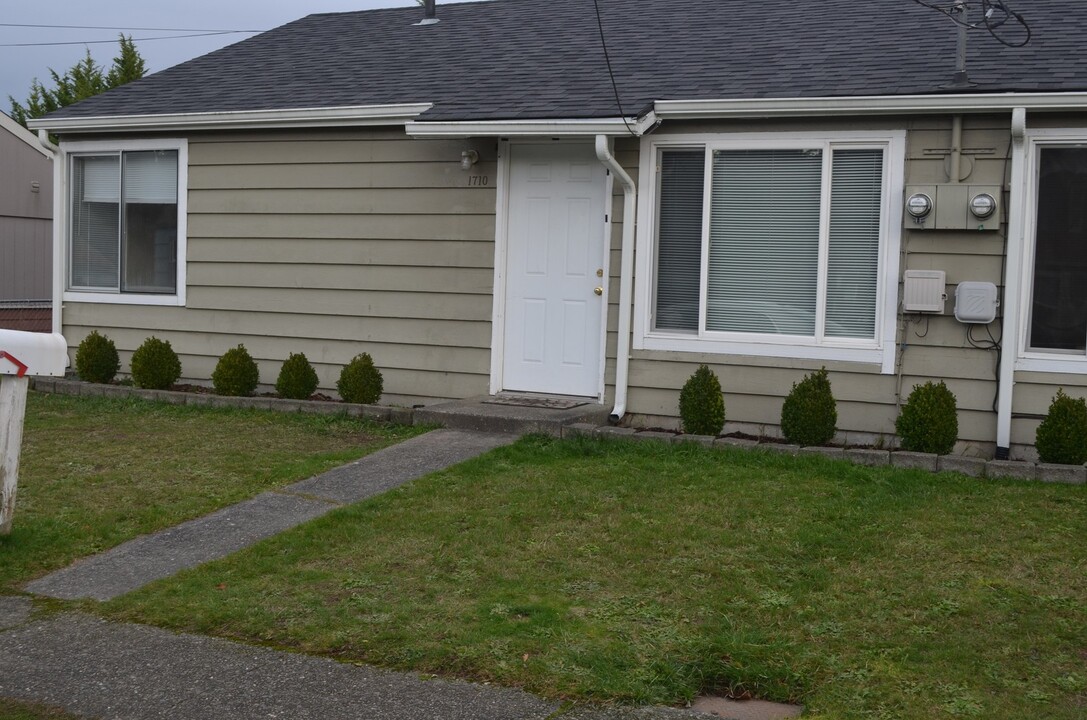 1708-1710 N Rainier Ave in Bremerton, WA - Foto de edificio
