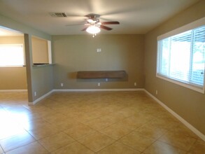 409 Pilot Ave in Bakersfield, CA - Foto de edificio - Building Photo