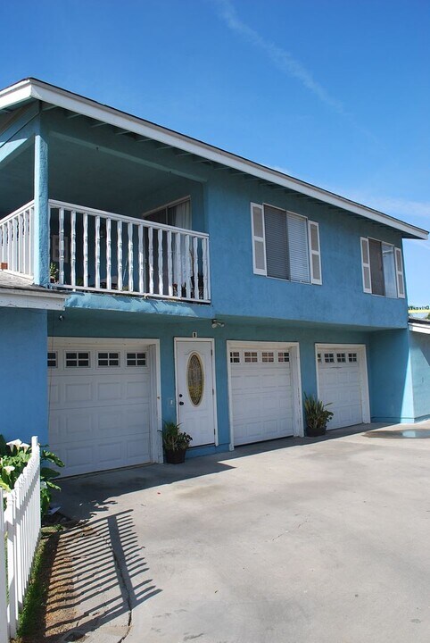 129 Santa Anna St in Santa Paula, CA - Building Photo