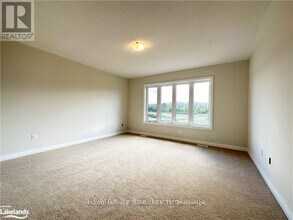 58 Nicort Rd in Wasaga Beach, ON - Building Photo - Building Photo